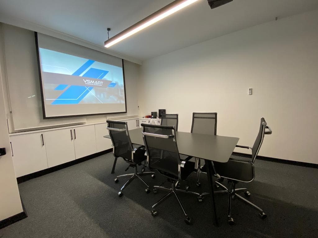 Compact training room designed for focused learning sessions